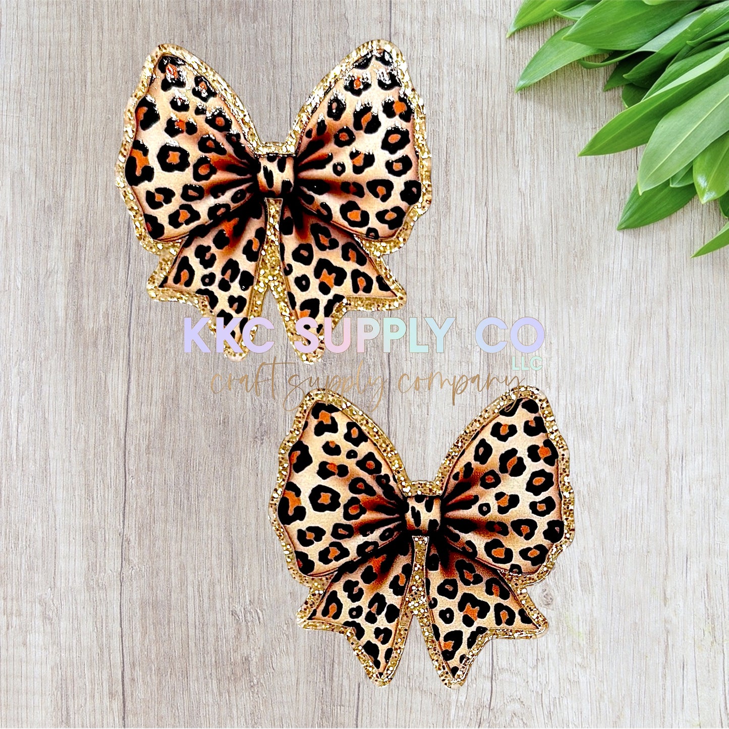 AT400-Leopard Bow-Acrylic Flatback