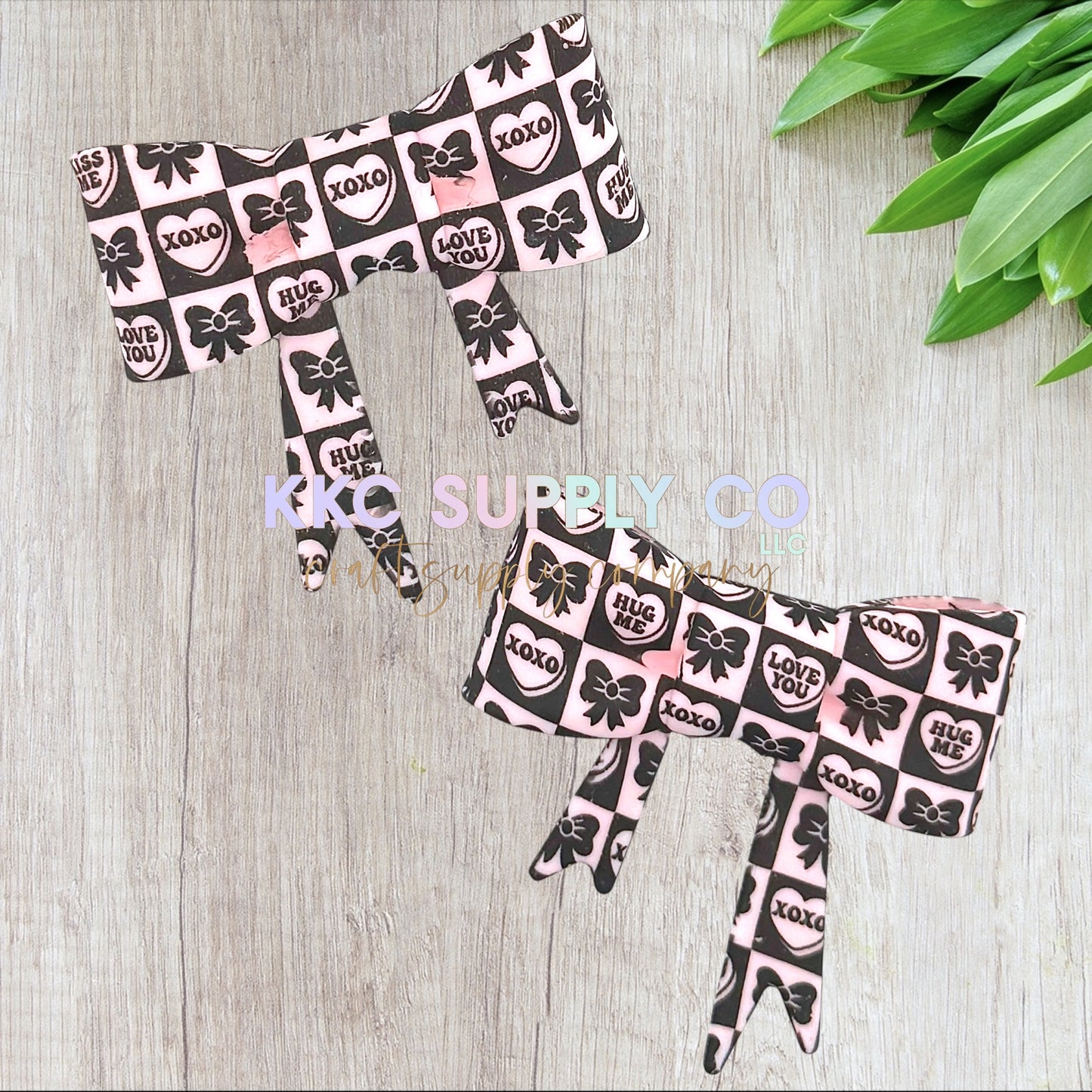 SP277-Pale Pink and Black XOXO Large Bow Silicone Focal Bead