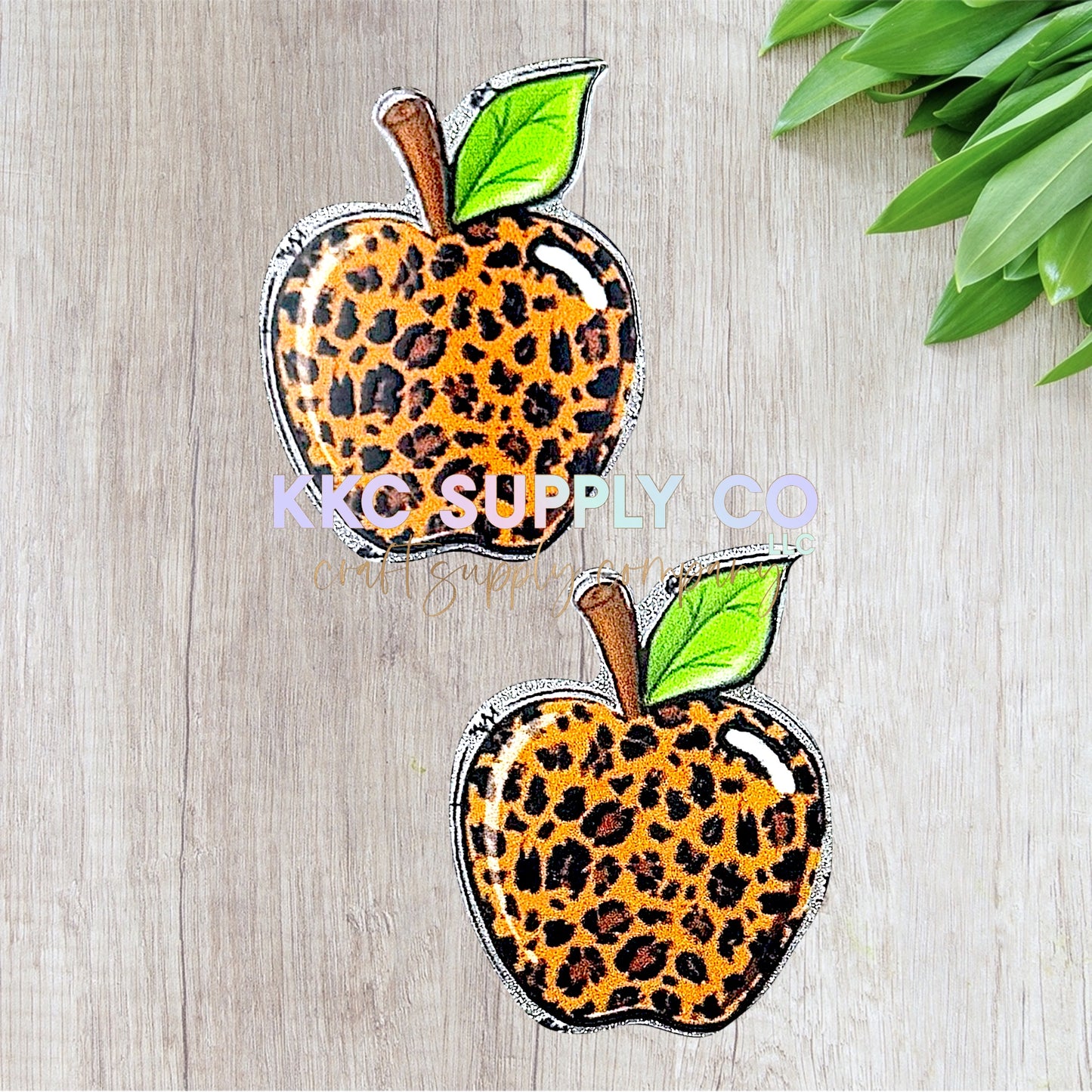 AT65-Leopard Apple-Acrylic Flatback