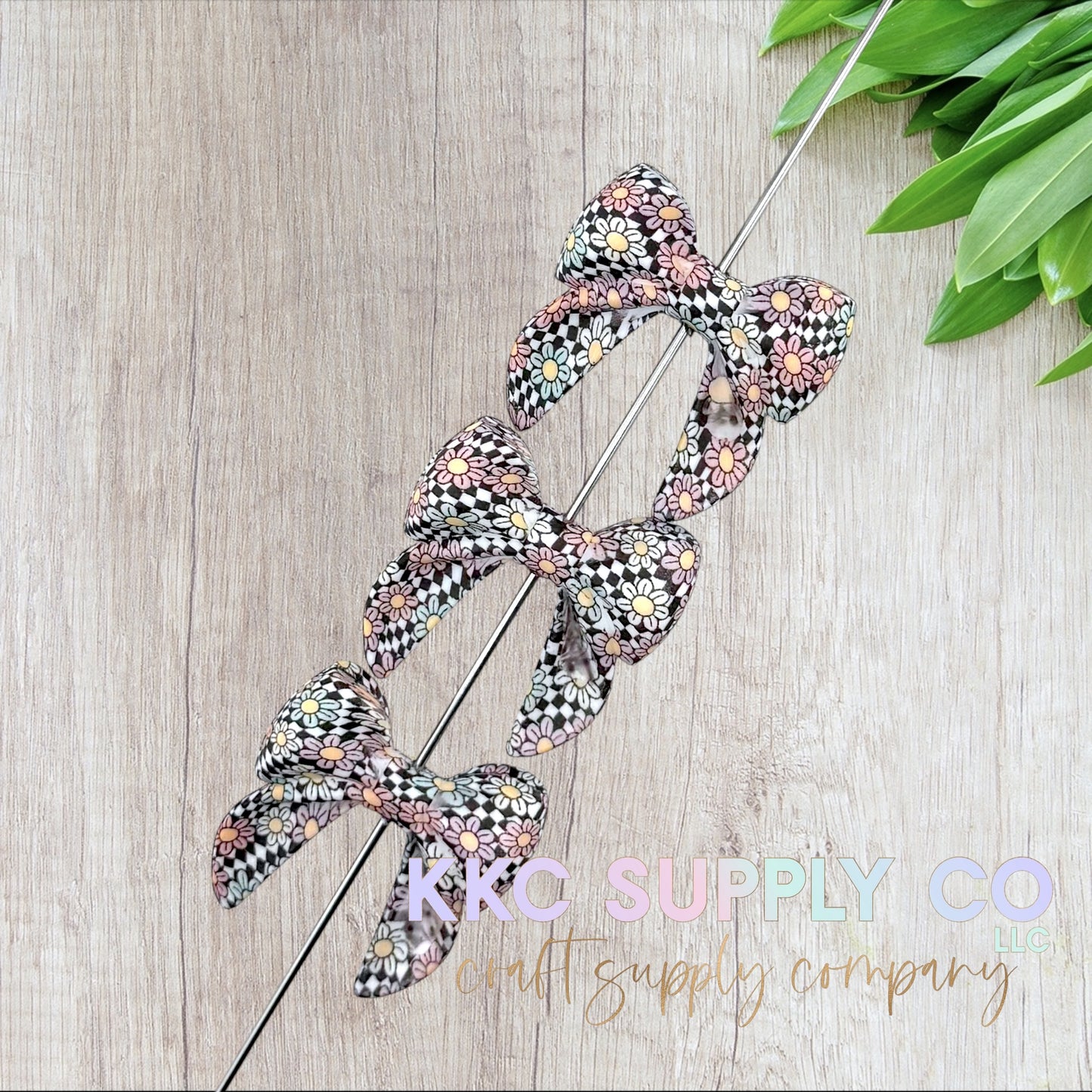 SP171-Checkered Daisy Bow Silicone Focal Bead