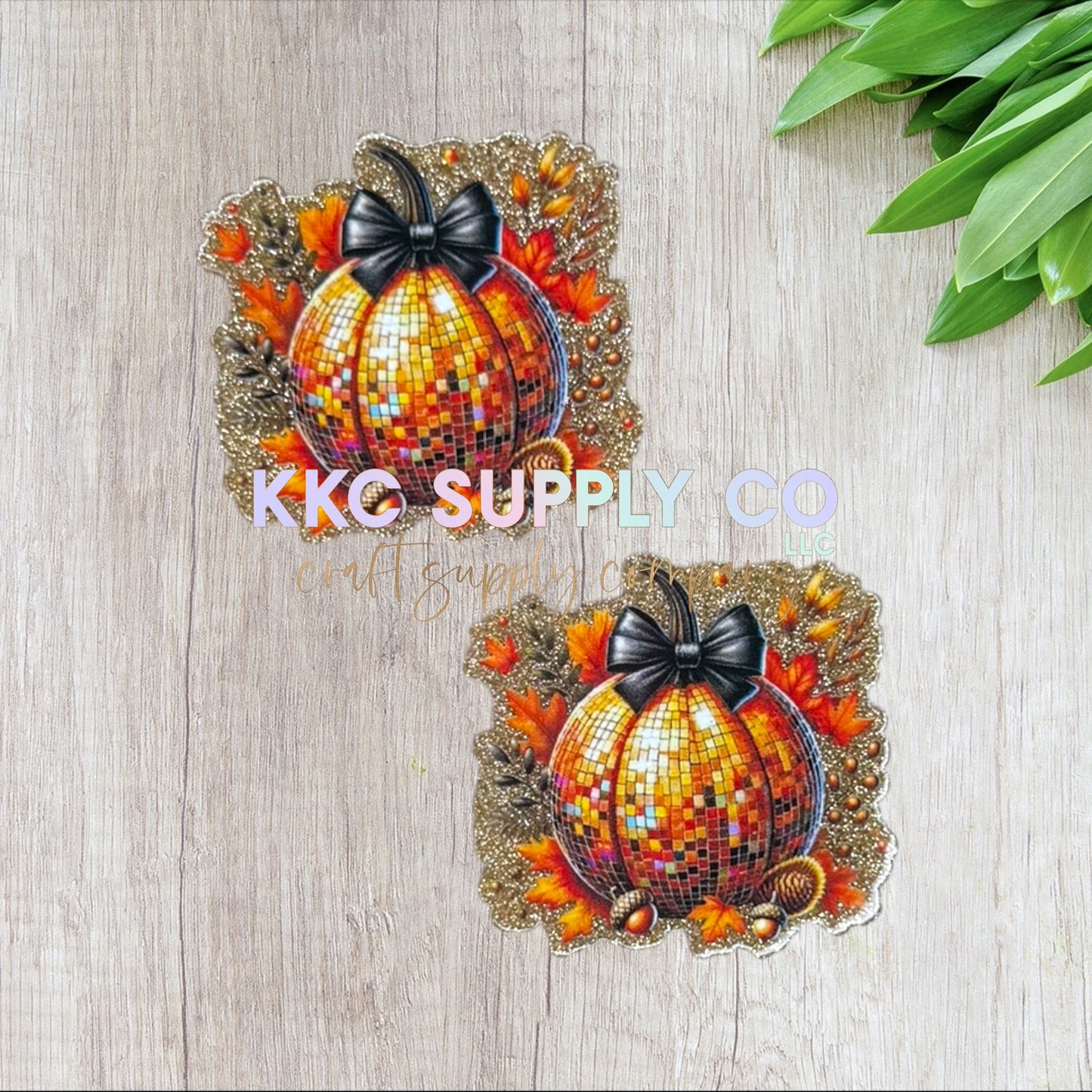 AT293-Disco Bow Pumpkin and Leaves-Acrylic Flatback