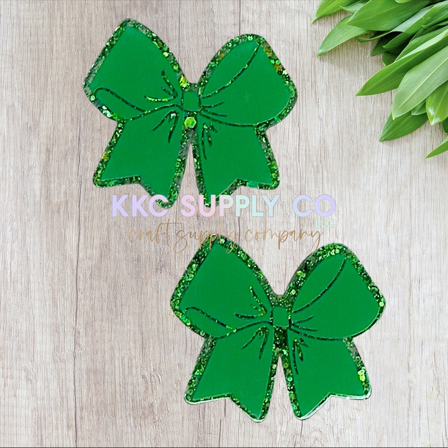 AT483-Green Bow-Acrylic Flatback