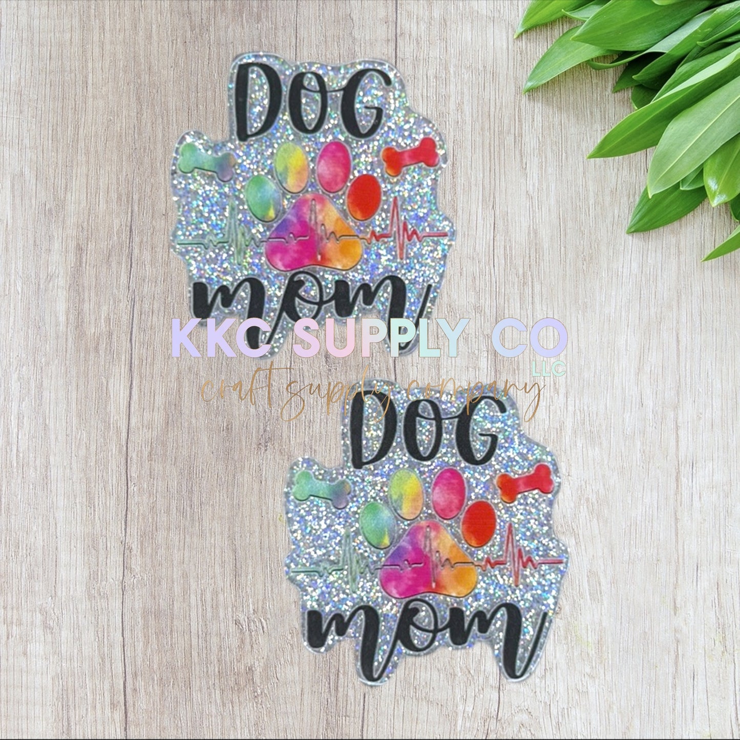 AT308-Dog Mom-Acrylic Flatback