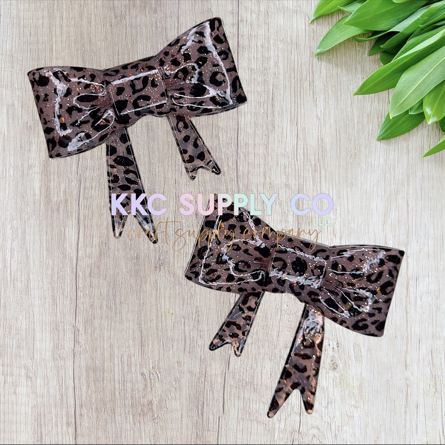 SGL72-Light Brown Leopard Liquid Glitter Large Bow Silicone Focal Bead