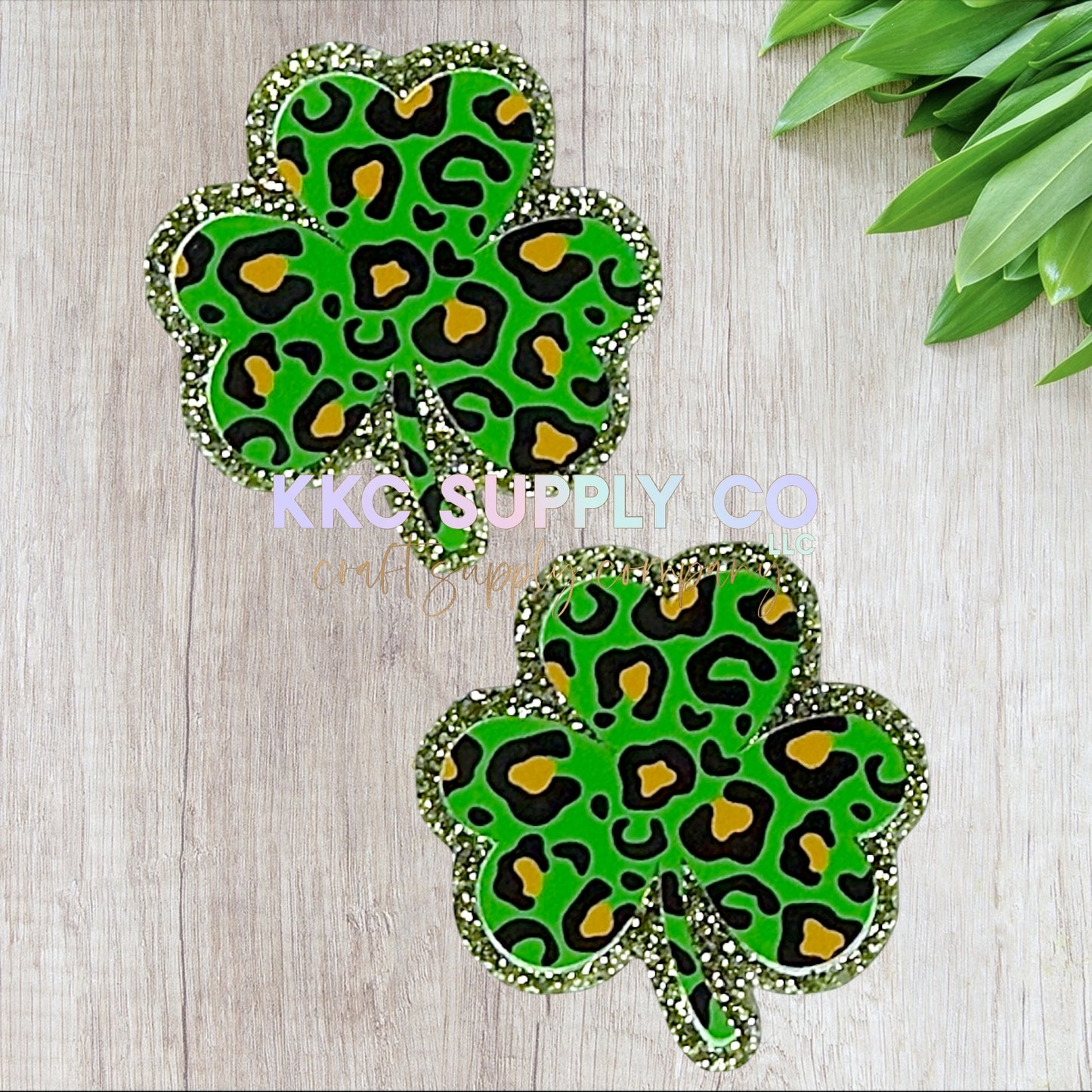 AT514-Leopard Shamrock-Acrylic Flatback