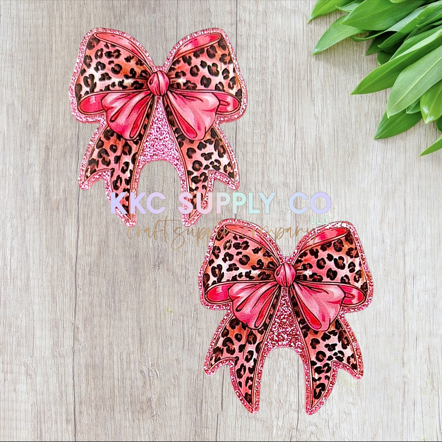 AT534-Pink Leopard Bow-Acrylic Flatback