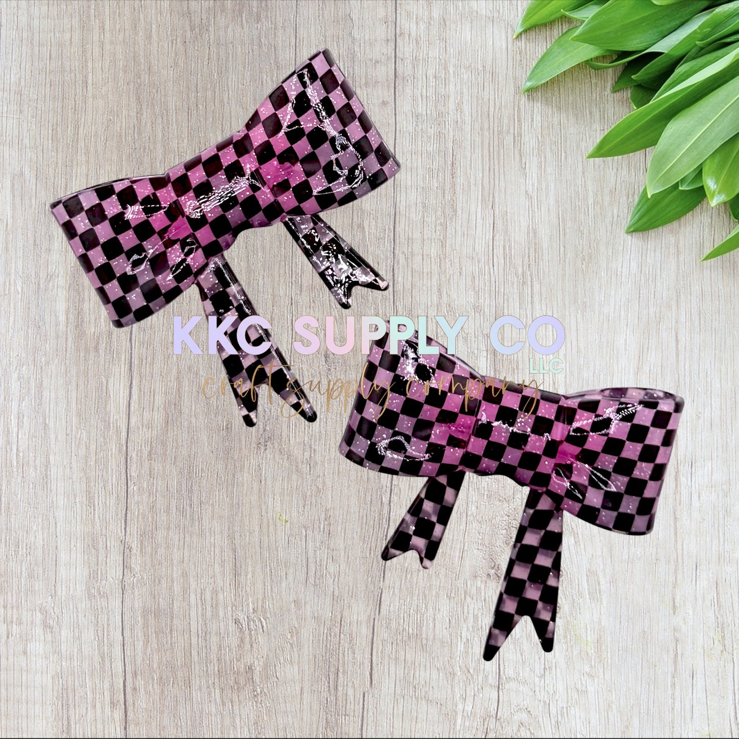 SGL69-Pink Checker Liquid Glitter Large Bow Silicone Focal Bead