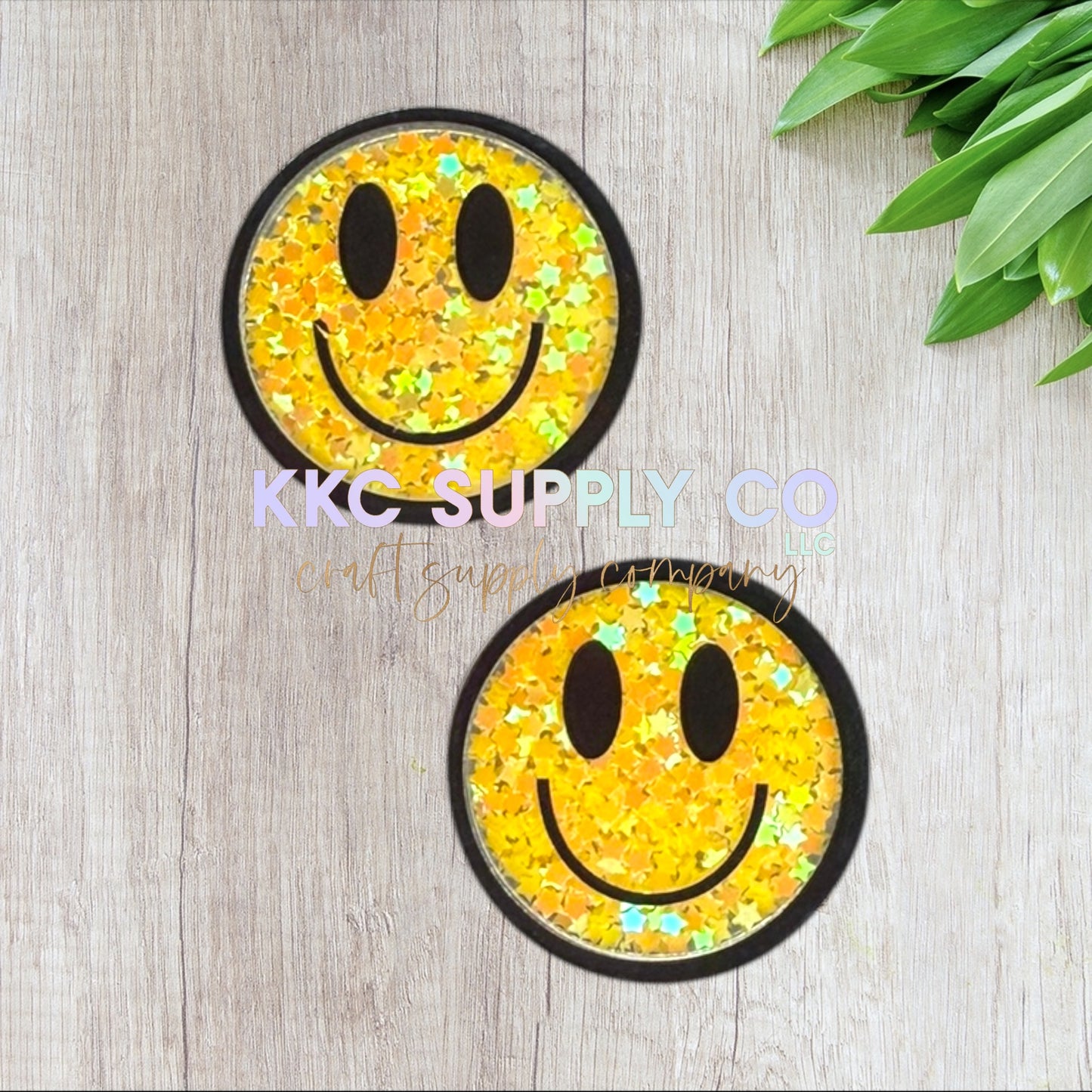 AT392-Happy Face Glitter Shaker-Acrylic Flatback-Iridescent Yellow