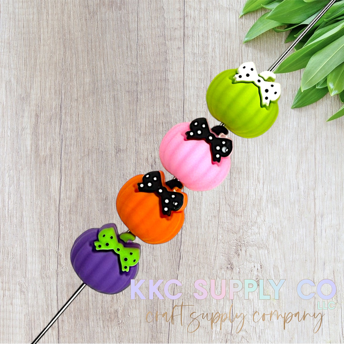 3D Pumpkins With Bows Silicone Focal Bead