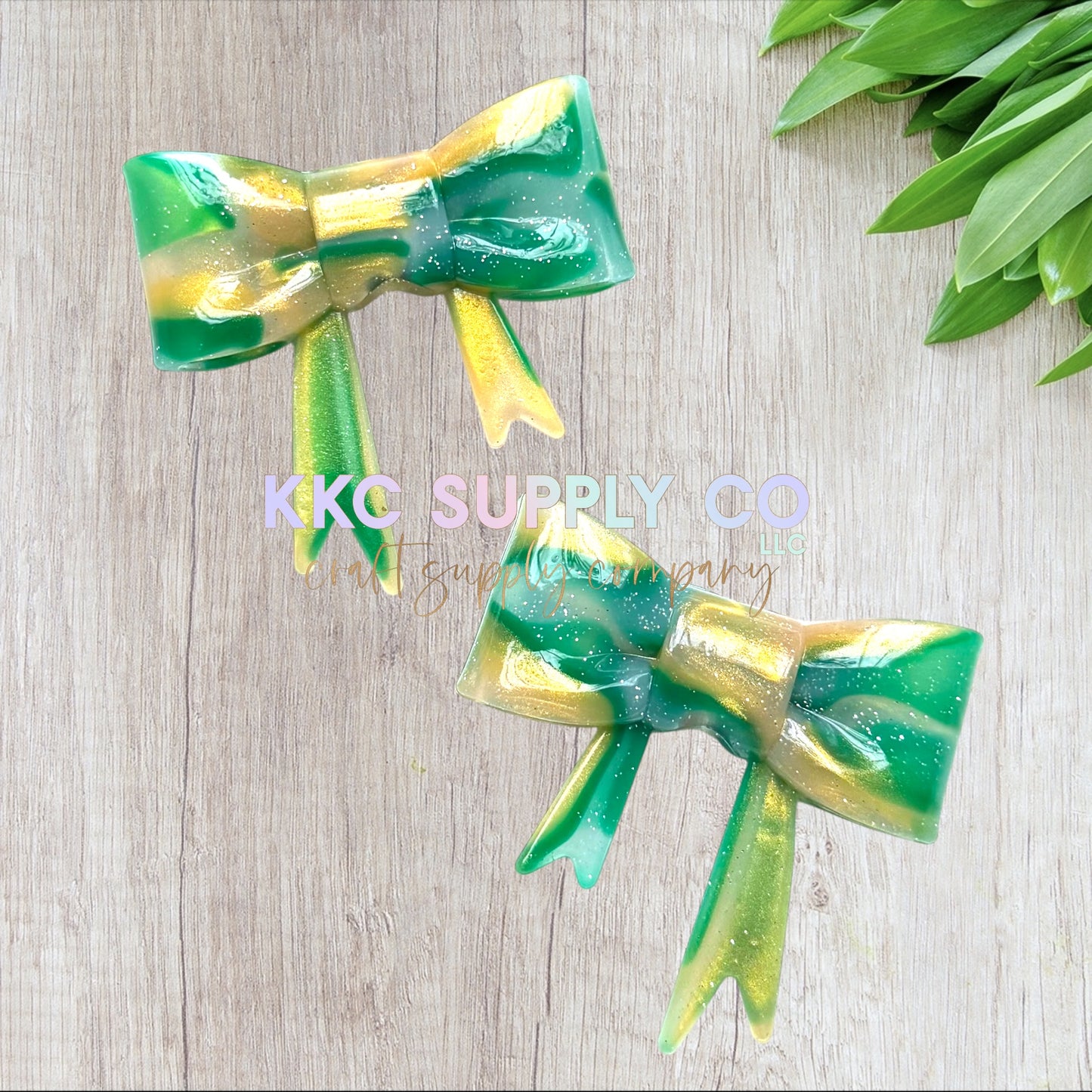 SGL70-Green and Gold Liquid Glitter Large Bow Silicone Focal Bead