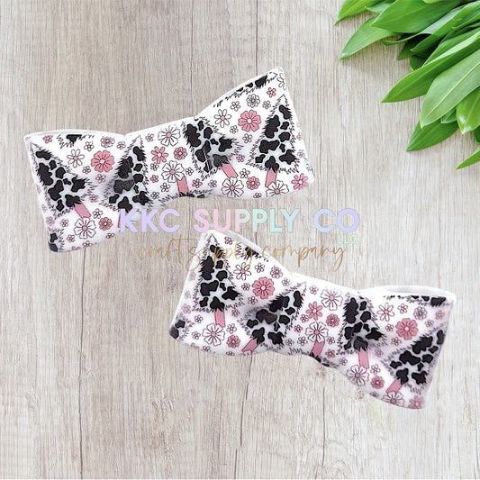 Cow Print Christmas Large Bowtie Silicone Focal Bead