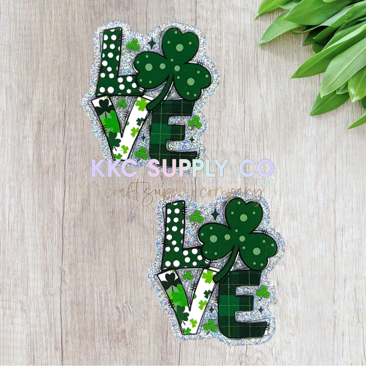 AT582-Shamrock LOVE-Acrylic Flatback