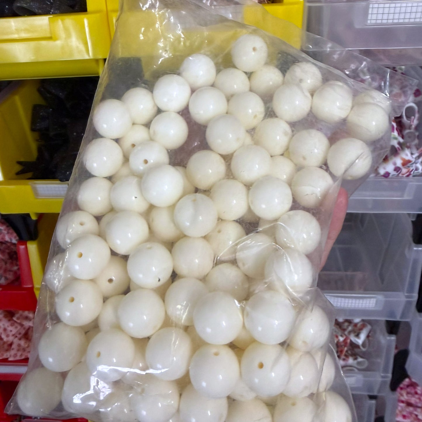 Acrylic Beads-20mm (100 count per bag)