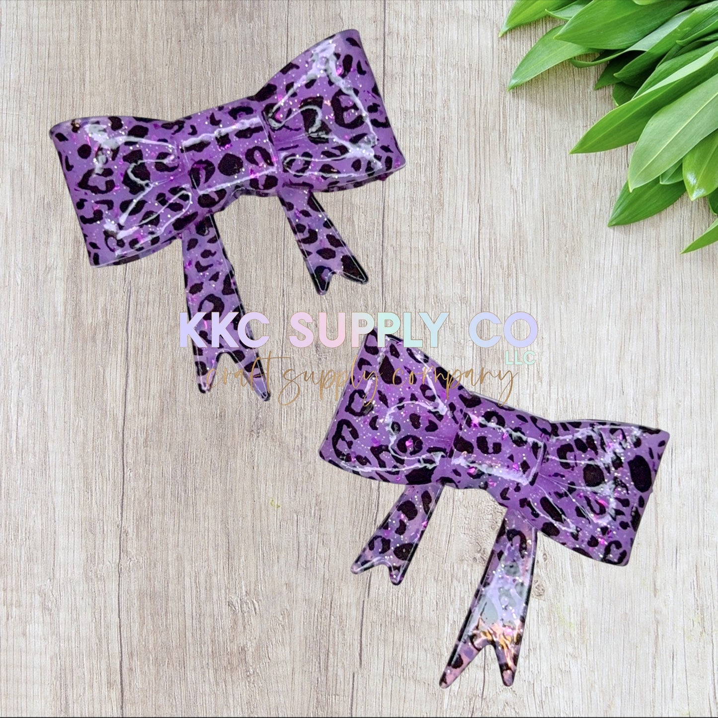 SGL68-Purple Leopard Liquid Glitter Large Bow Silicone Focal Bead