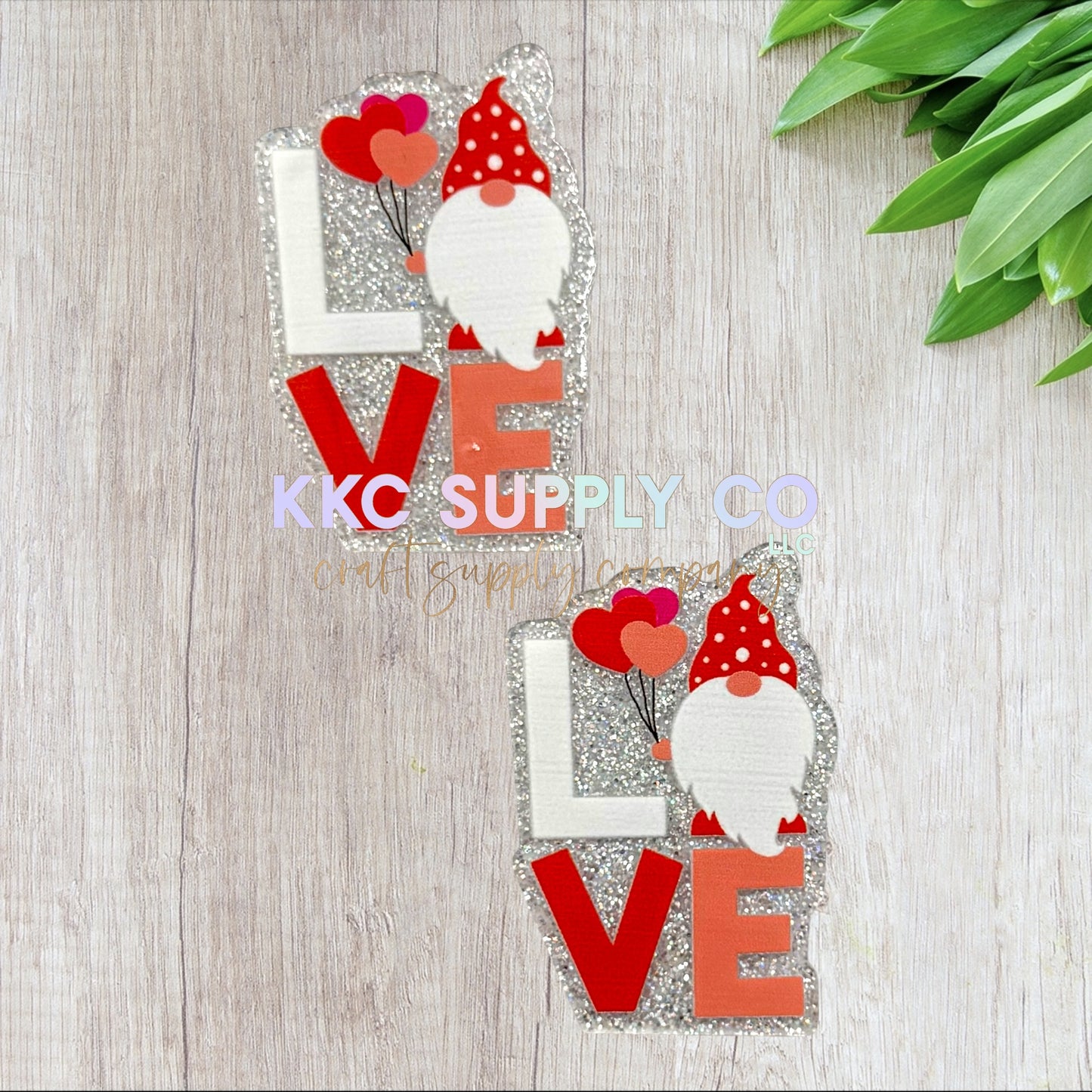 AT529-Gnome Love-Acrylic Flatback