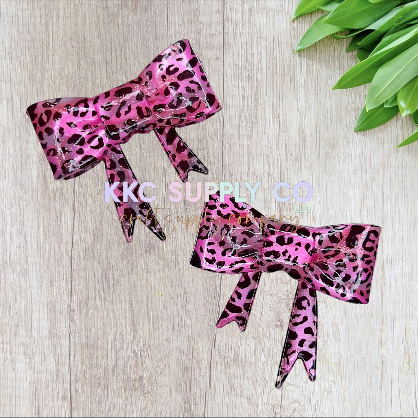 SGL36-Pink and Red Leopard Liquid Glitter Large Bow Silicone Focal Bead