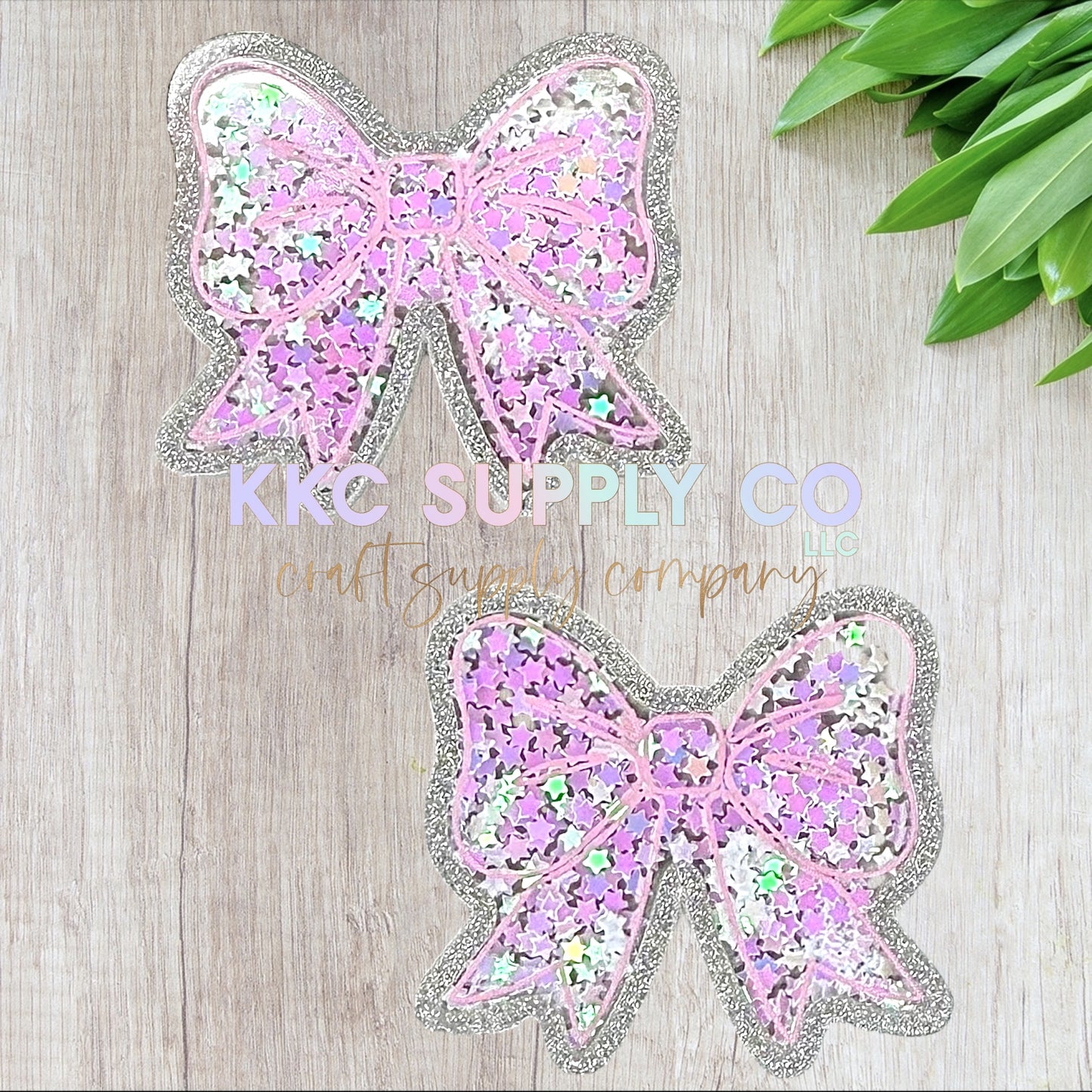 AT319- Bow Glitter Shaker-Acrylic Flatback