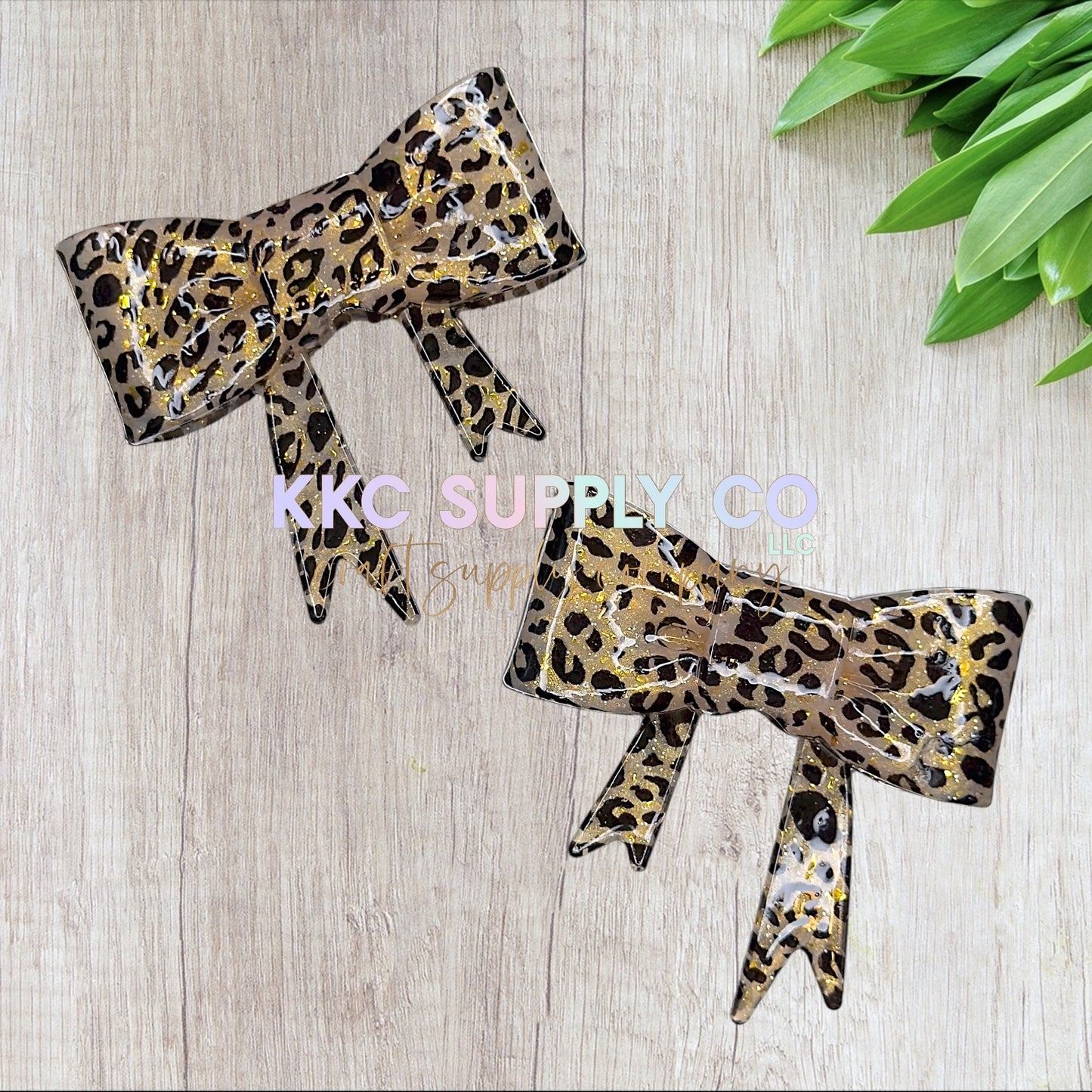 SGL66-Gold Leopard Liquid Glitter Large Bow Silicone Focal Bead