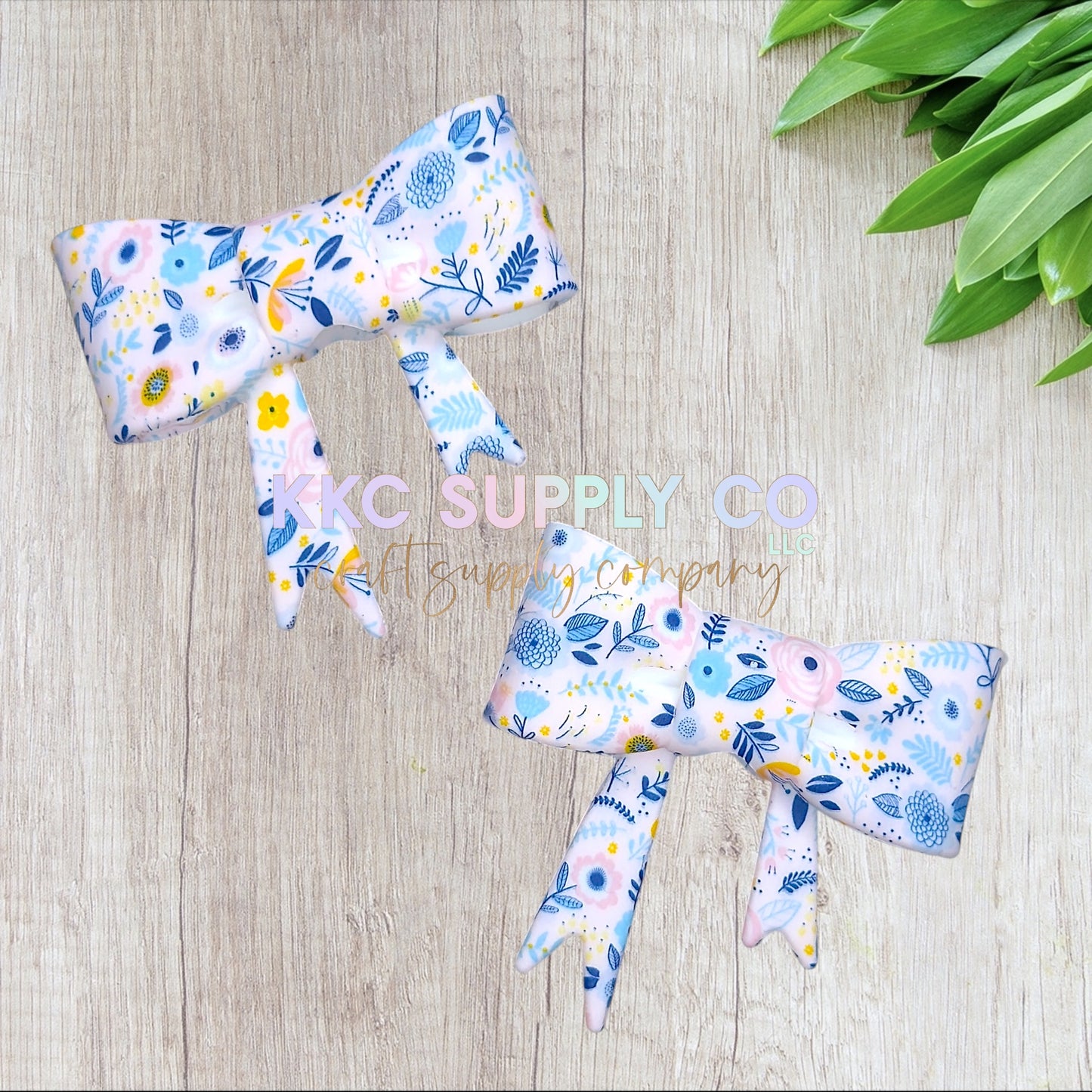 SP211-Blue Blossoms Large Bow Silicone Focal Bead
