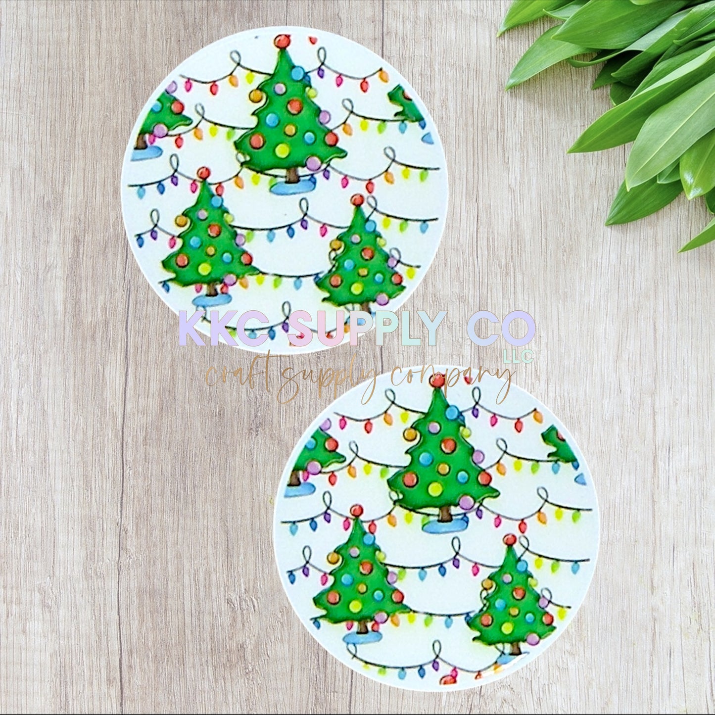 AT493-Christmas Tree Round Acrylic Flatback